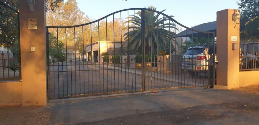 Appartamento Nooitgedacht Self Catering Cc Okahandja Esterno foto